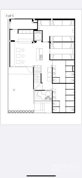 อาคารพาณิชย์ ให้เช่าในPathum Wan, Bangkok - แบบแปลนชั้นที่มีพื้นที่ส่วนกลาง ห้องพักแบบดอร์ม และห้องน้ำรวม