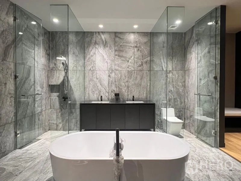 บ้าน ให้เช่าหรือขายในBangkok - ห้องน้ำหินอ่อนสุดหรู อ่างอาบน้ำเดี่ยว อ่างล้างหน้าคู่ และห้องอาบกระจก