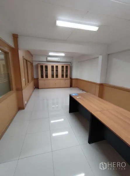 Warehouse for rent in Bang Phli, Samut Prakan - Executive-style office with tiled floors and wood desk cabinetry.