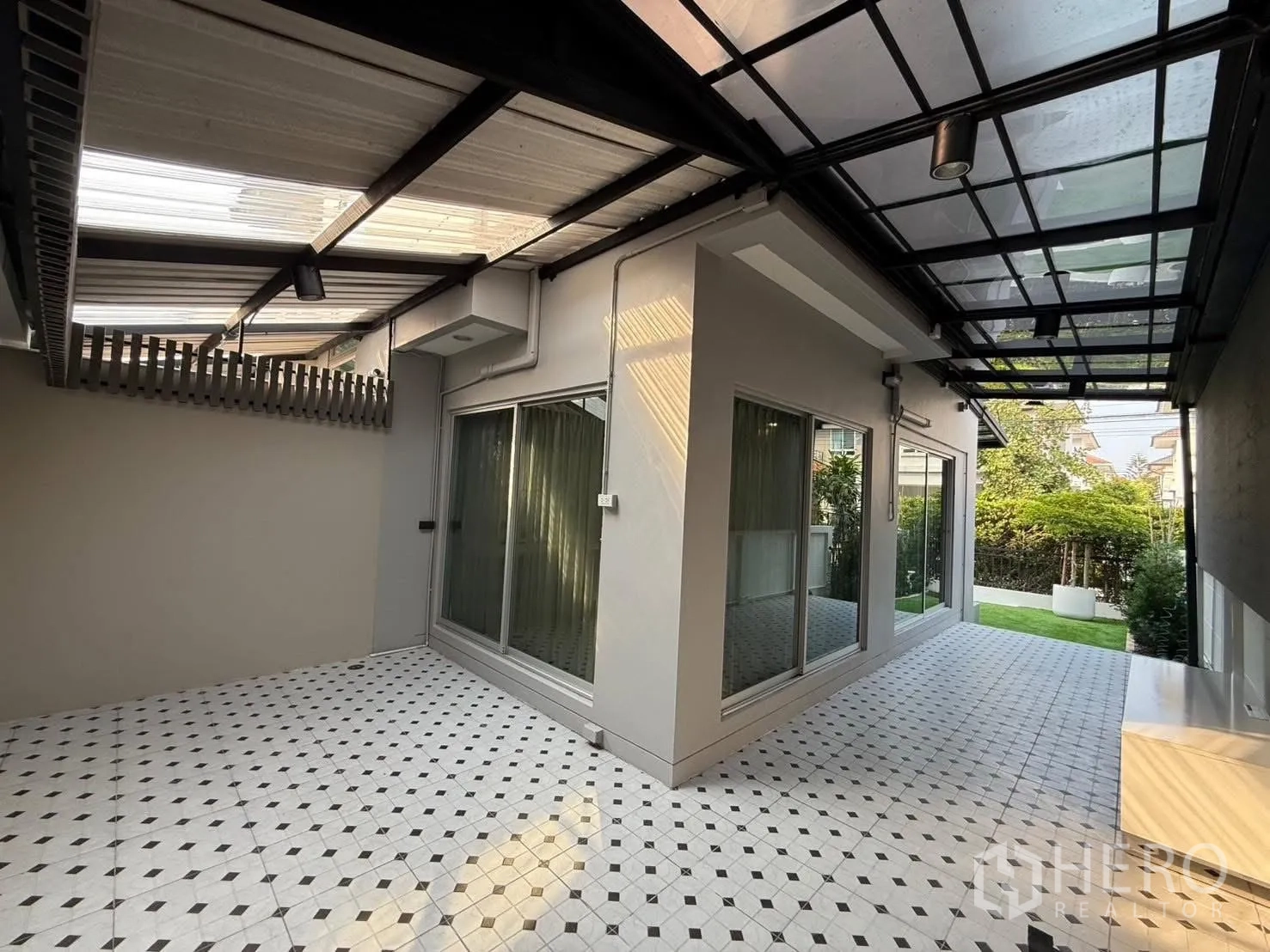 Property Image #17 for property HRE00370