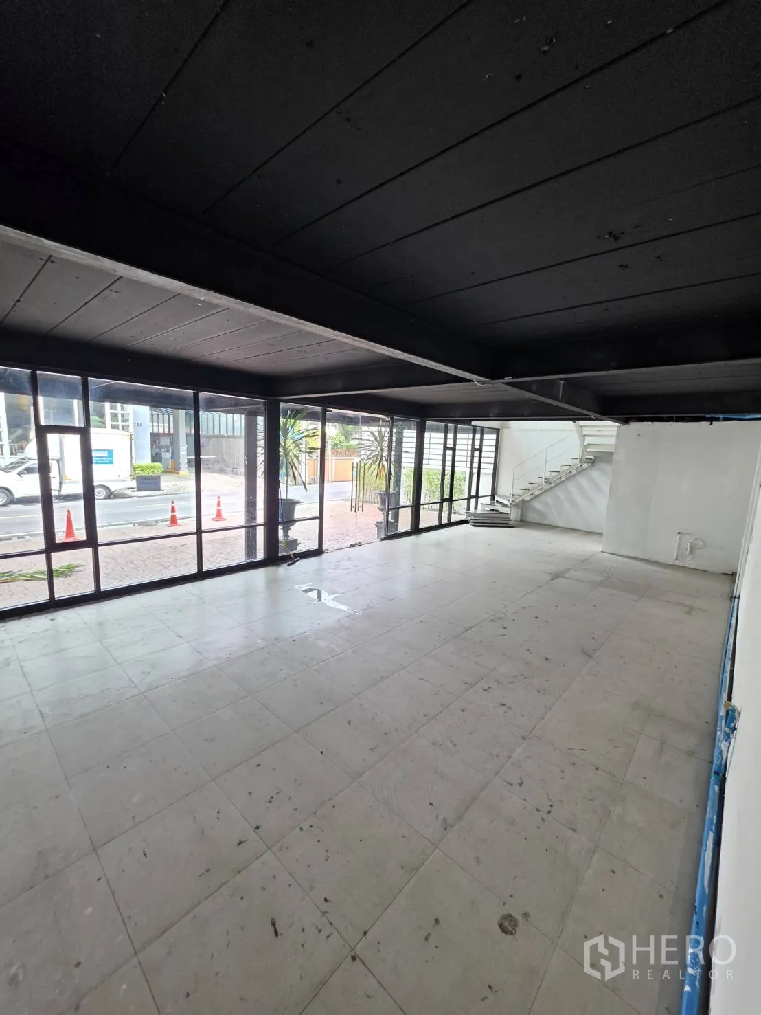 Retail Space for rent in Watthana, Bangkok - Ground-floor retail area with floor-to-ceiling glass frontage and tiled floor.