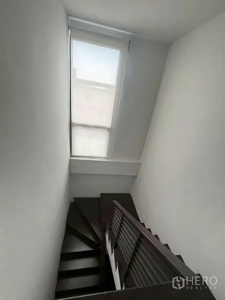 Property Image #7 for property HRE00177