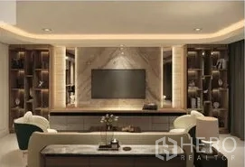 คอนโด ให้เช่า - มุมนั่งเล่นมีผนังทีวี ชั้นโชว์ไฟ LED และฝ้าเพดานไฟซ่อน