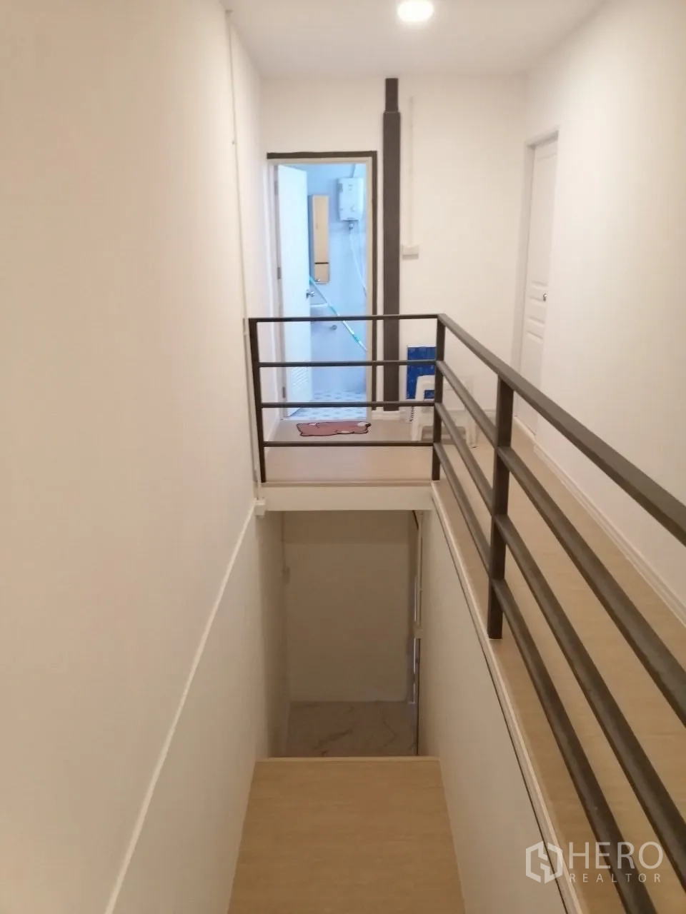 Warehouse for rent in Bang Bua Thong, Nonthaburi - Upper floor corridor with metal railing leading to rooms and restroom.