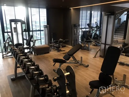 公寓 出租或出售在Khlong Toei, Bangkok - 公寓健身房配自由重量与力量训练器材