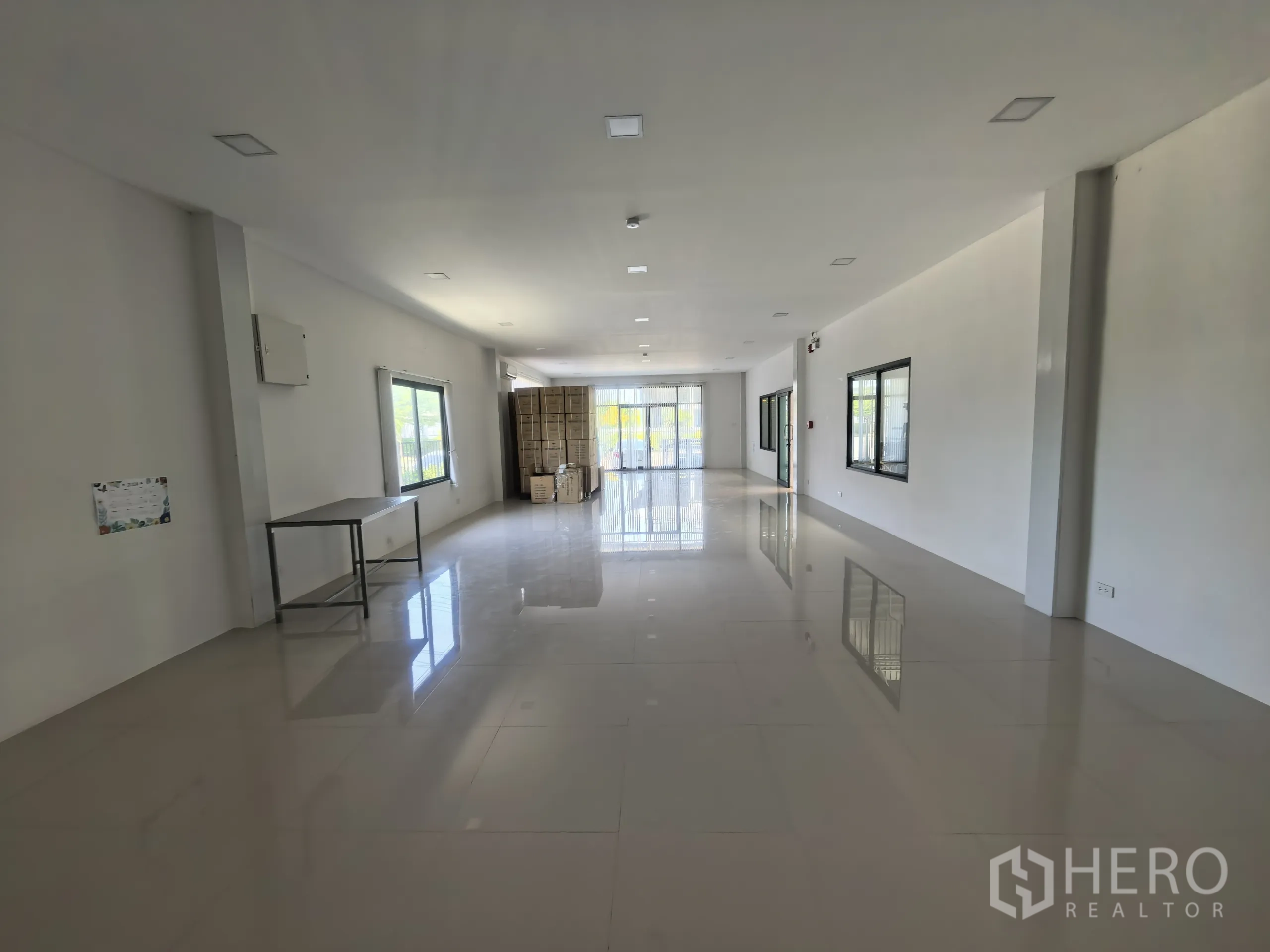 Factory for rent or sale in Khlong Toei, Bangkok - Bright office area with glossy tiled floors, large windows, and LED ceiling lights.