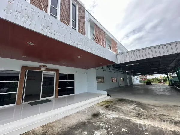 โรงงาน ให้เช่า - ทางรถวิ่งมีหลังคาข้างโถงล็อบบี้ เชื่อมสู่พื้นที่โหลดสินค้า