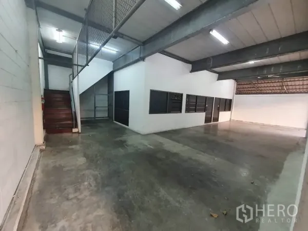 Home Office for rent in Watthana, Bangkok - Warehouse interior with concrete floor, high ceiling and mezzanine