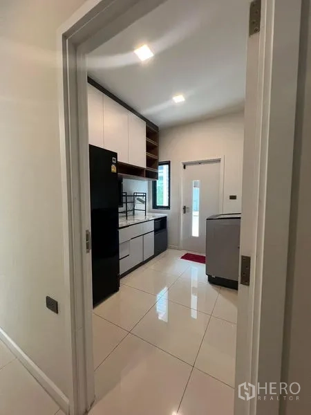 Detached House for rent or sale - Another angle of the galley kitchen viewed from the doorway.