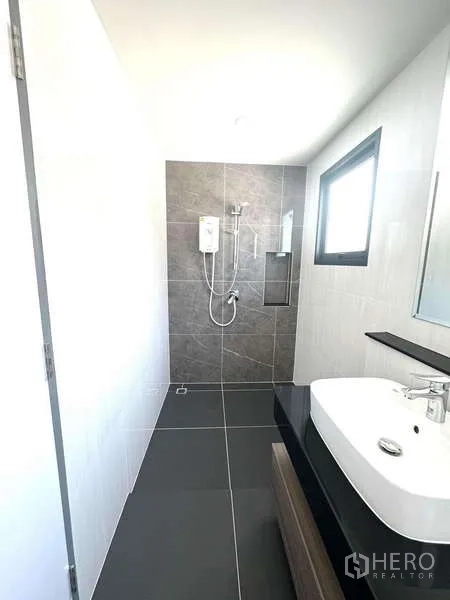 Detached House for rent in Bang Phli, Samut Prakan - Modern bathroom with walk‑in shower, gray tiles and window