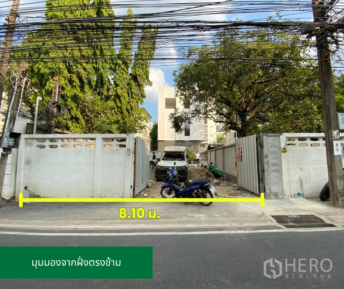 ที่ดิน for rent in Phaya Thai, Bangkok - ด้านหน้าที่ดินติดถนน พร้อมประตูทางเข้า หน้ากว้างประมาณ 8.10 เมตร