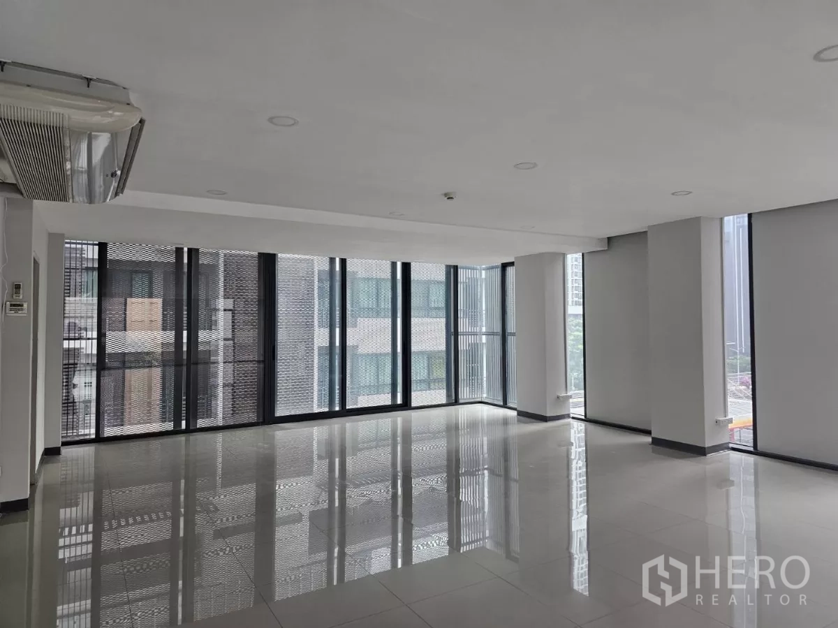 Office Space for rent in Sathon, Bangkok - Open office area featuring full-height windows, sun-shading screens and polished tiles.