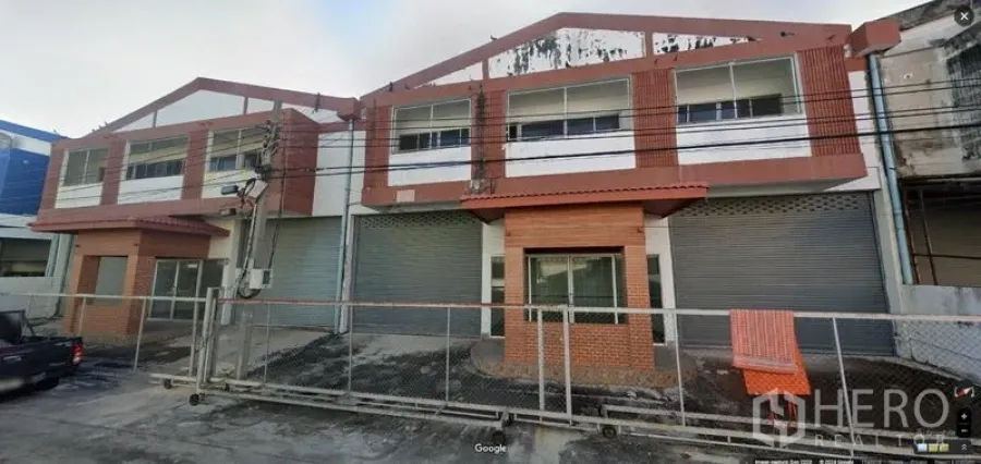 Warehouse for  in Phra Samut Chedi, Samut Prakan - Street view of adjoining warehouse units showing upper‑floor windows, wide loading apron and secure perimeter fencing.