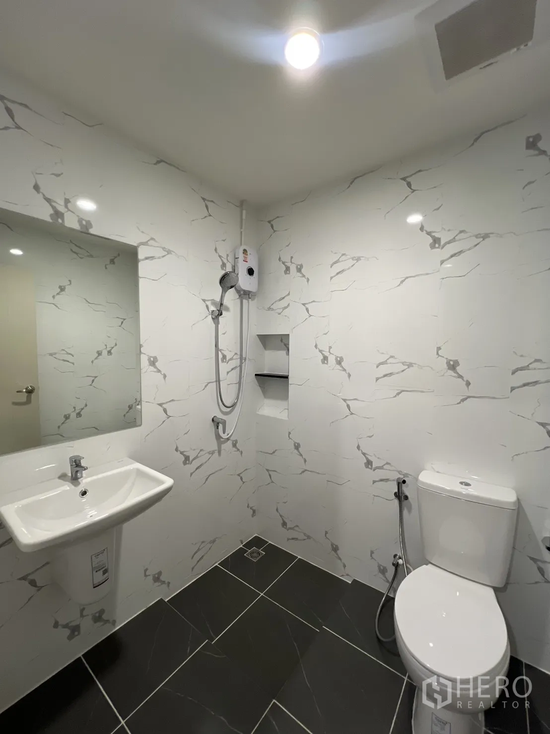 Property Image #16 for property HRE00409