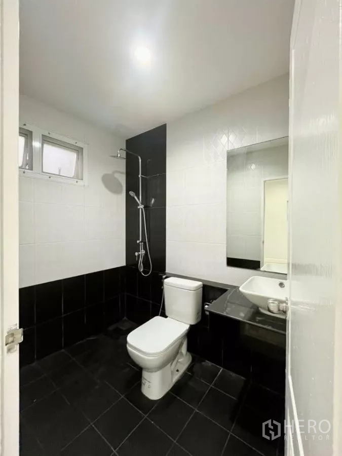 Home Office for rent in Bueng Kum, Bangkok - Second bathroom with walk-in shower, toilet and square basin.