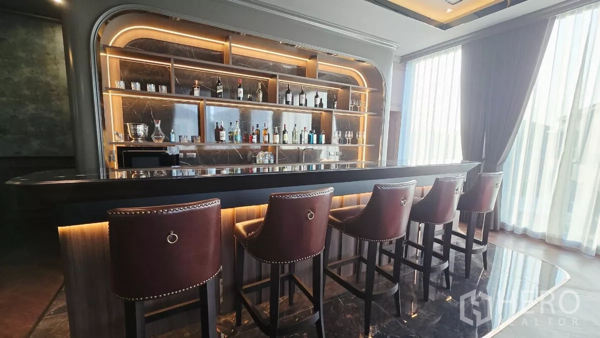 Detached House for rent in Prawet, Bangkok - Bar with high stools, backlit display shelves and modern lighting.