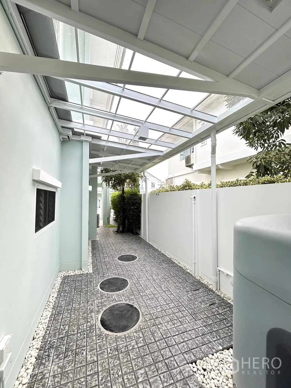 Detached House for rent in Bang Phli, Samut Prakan - Covered side walkway with translucent roof and paved path.