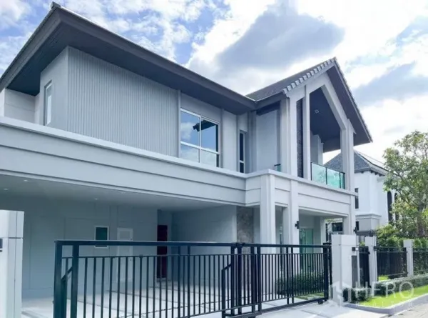 独立式住宅 出租 - 现代两层独立屋外观，带大门车道与阳台。