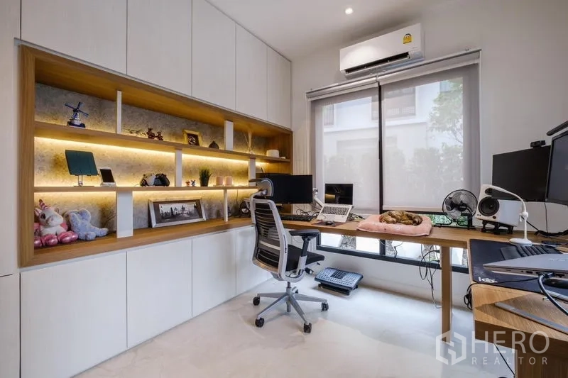 Detached House for rent in Phasi Charoen, Bangkok - Home office with built-in shelves, long desk and natural light.