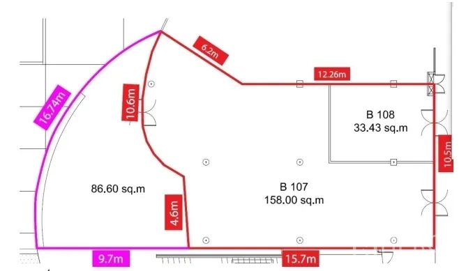 พื้นที่ขายปลีก ให้เช่าในKhlong Toei, Bangkok - ผังพื้นพื้นที่ค้าปลีกขนาด 278 ตร.ม. หน้าร้านโค้ง แบ่งโซน 3 ส่วนและมีทางเข้าออกหลายจุด