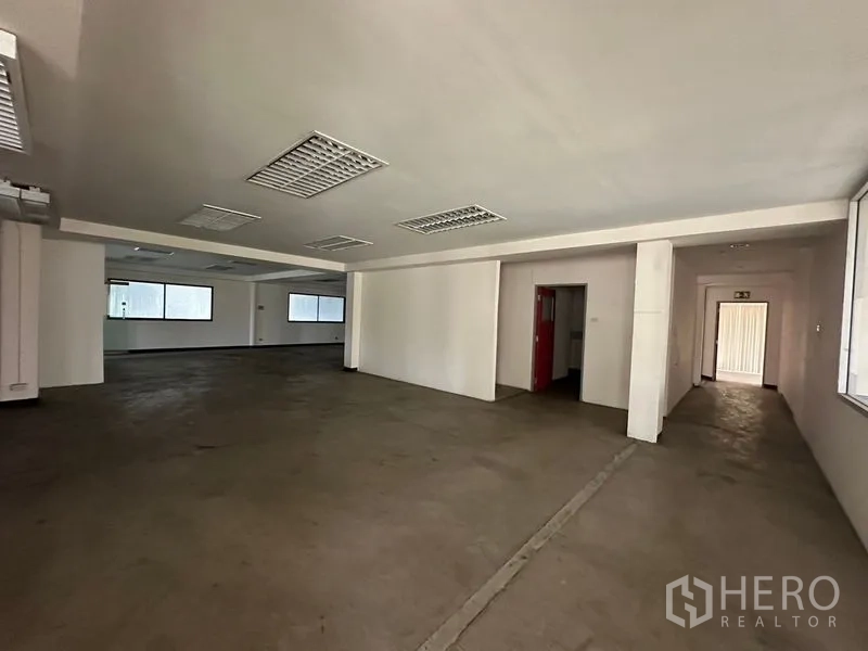 Warehouse for rent in Suan Luang, Bangkok - Spacious level with exit corridor and suspended fluorescent lighting throughout.