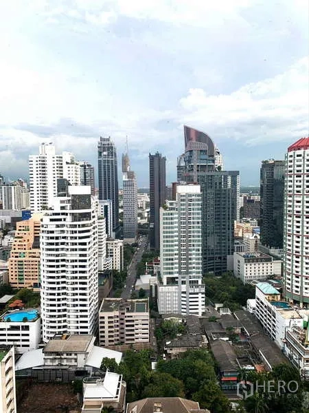 คอนโด ให้เช่าในWatthana, Bangkok - วิวตึกสูงย่านทองหล่อจากมุมสูง เห็นอาคารสมัยใหม่