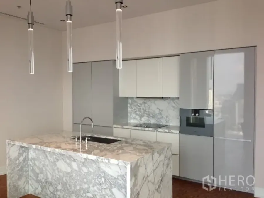 Condominium for rent or sale in Bang Rak, Bangkok - Luxury condo kitchen with marble island, pendant lights and built-in appliances at King Power Mahanakhon, Bangkok.