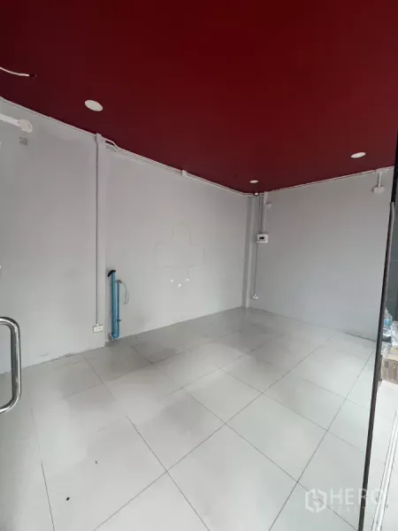 Retail Space for rent in Watthana, Bangkok - Empty tiled retail room with red ceiling, exposed conduits and a water point.
