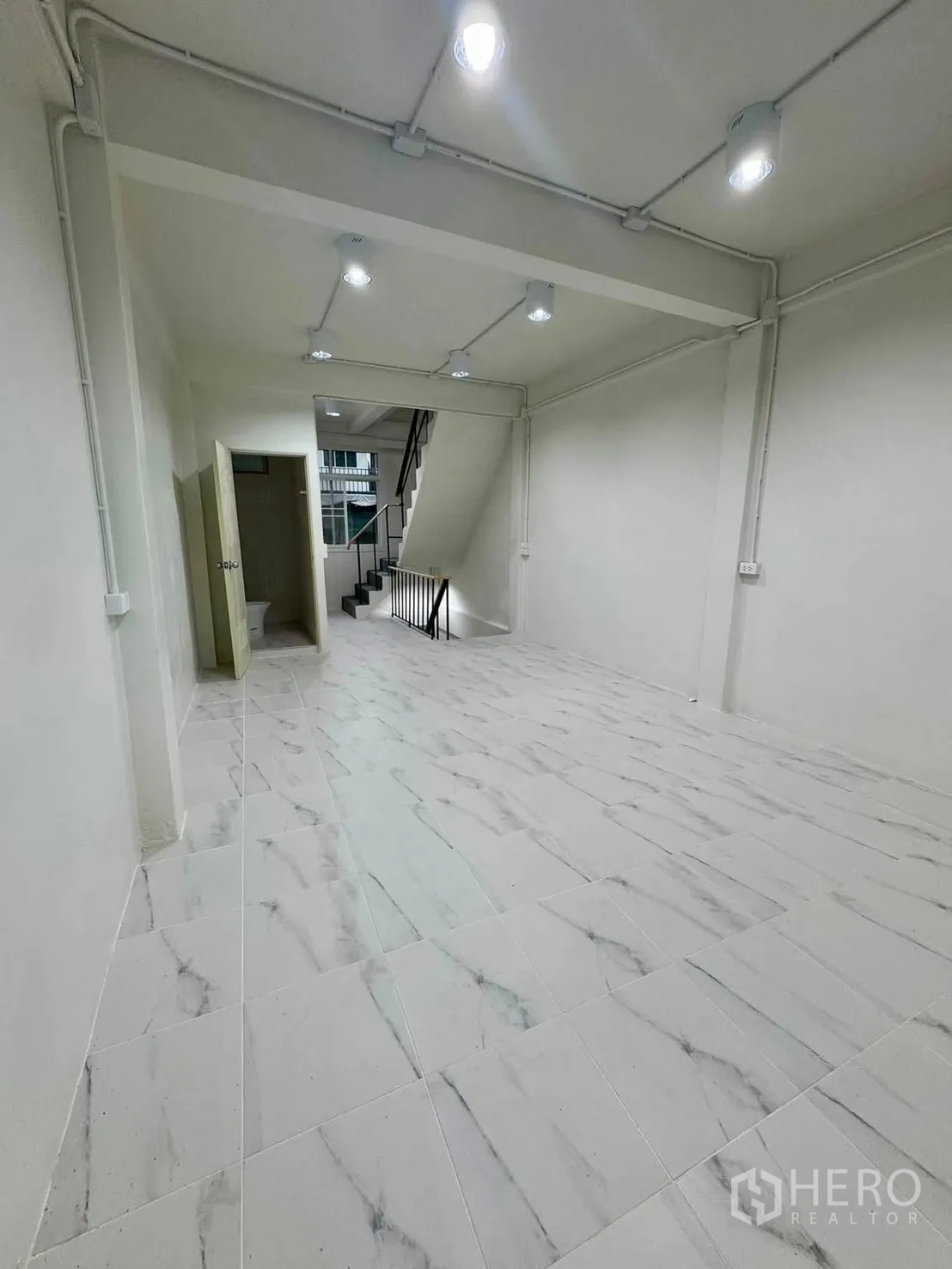 Shophouse for rent in Sathon, Bangkok - Large open-plan floor with staircase and bathroom to the side.