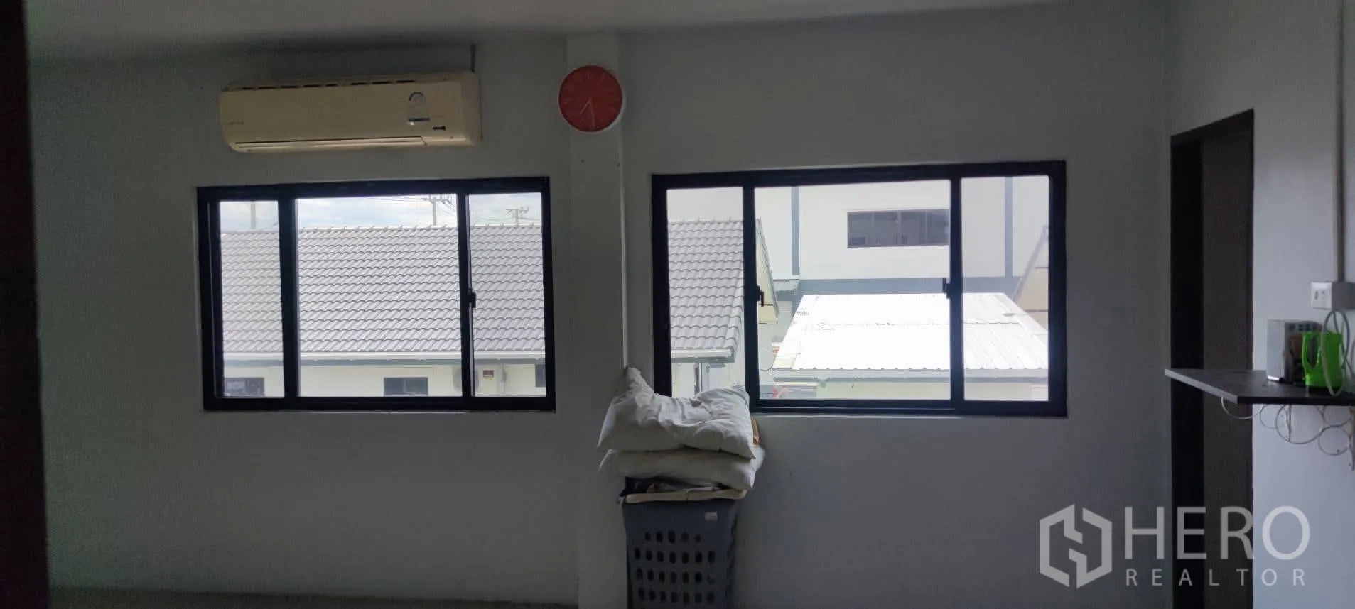 Warehouse for sale in Thung Khru, Bangkok - Smaller room with windows and air-conditioning facing neighboring roofs.