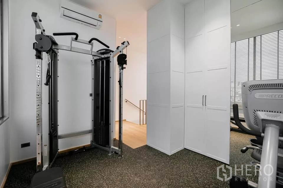 ทาวน์เฮาส์ ขายในChatuchak, Bangkok - ห้องฟิตเนสส่วนตัวพร้อมเครื่องเล่นเวทและตู้เก็บของ