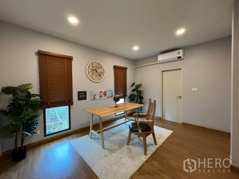 Detached House for rent in Bang Phli, Samut Prakan - Home office room with desk, wall clock and warm wood blinds.