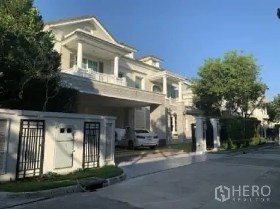 Detached House for sale in Bang Phli, Samut Prakan - Grand two-storey detached house with gated frontage, balconies, and a covered carport on a quiet Bang Phli street.