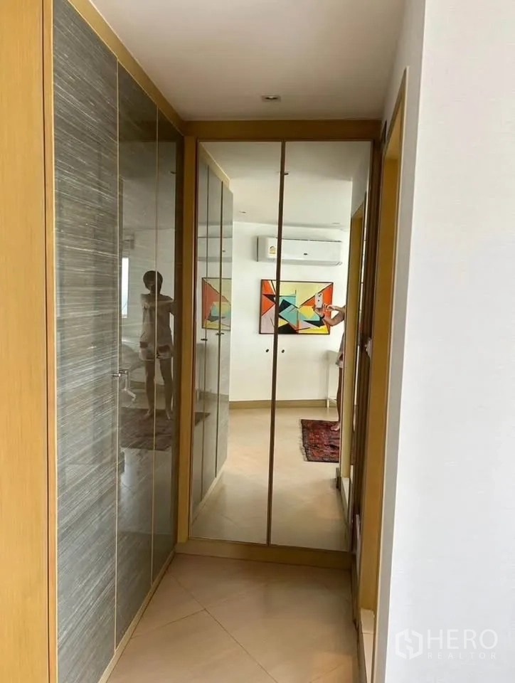 Condominium for rent or sale in Yan Nawa, Bangkok - Hallway with mirrored wardrobes and built-in cabinetry.