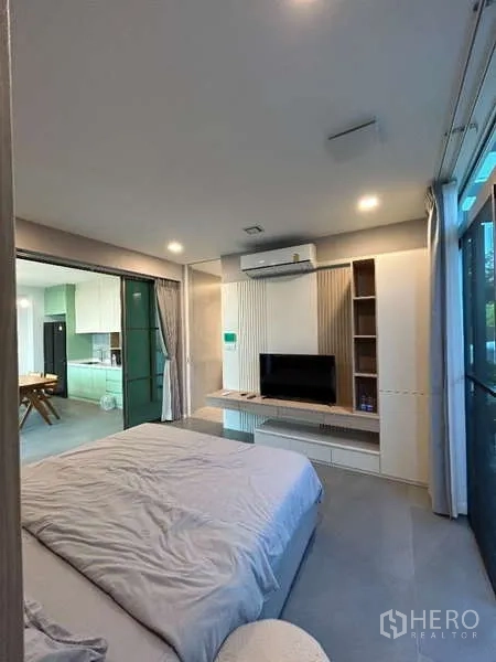 Detached House for rent in Saphan Sung, Bangkok - Bedroom suite with TV console and sliding glass door opening to kitchen area.