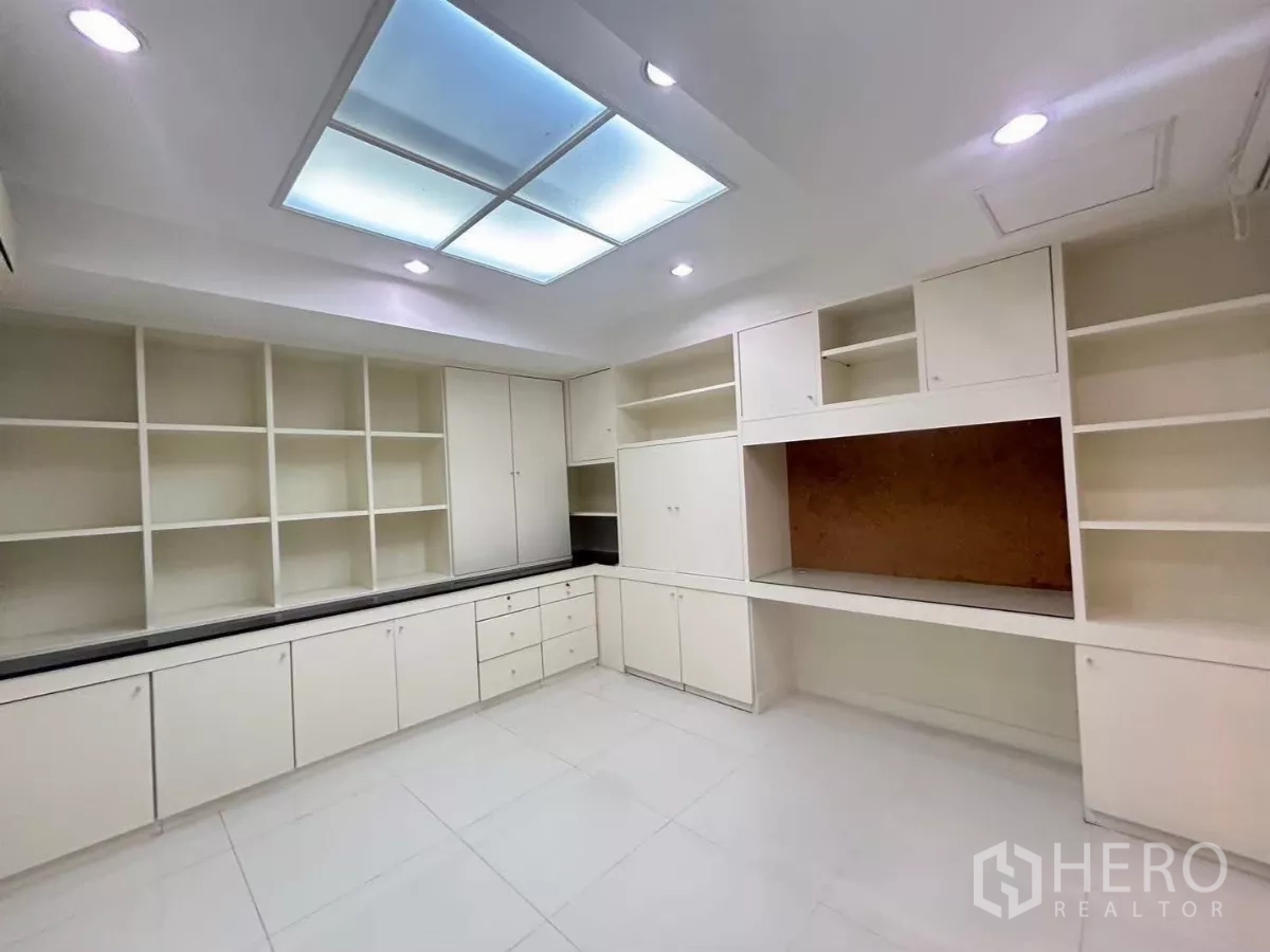 Detached House for rent in Suan Luang, Bangkok - Home office or storage room with full‑wall built‑in shelves and cabinets.
