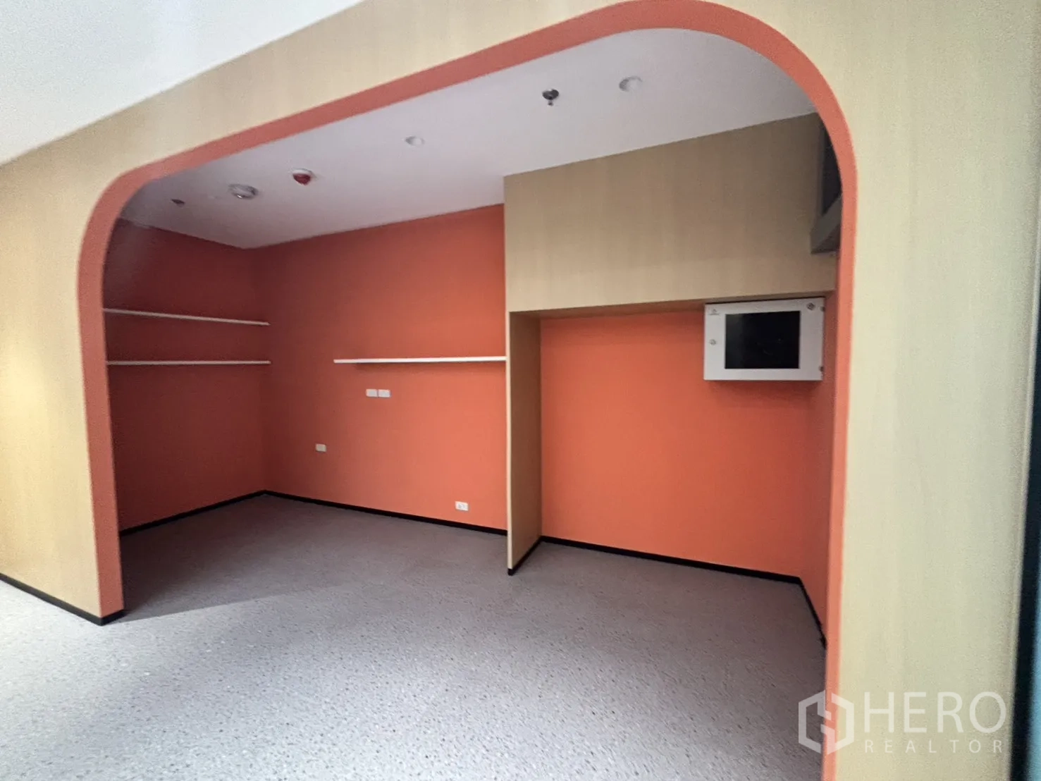 Office Space for rent in Huai Khwang, Bangkok - Orange alcove storage area with built-in shelves and an arched opening.
