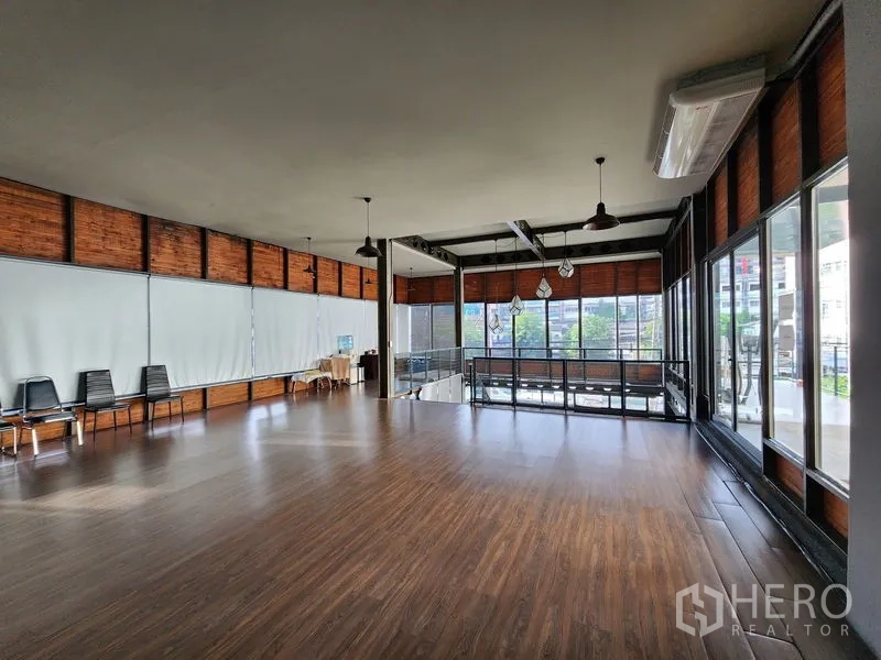 Home Office for rent in Mueang Nonthaburi, Nonthaburi - Large open studio on the upper floor with wood flooring, wraparound windows and ceiling fans.