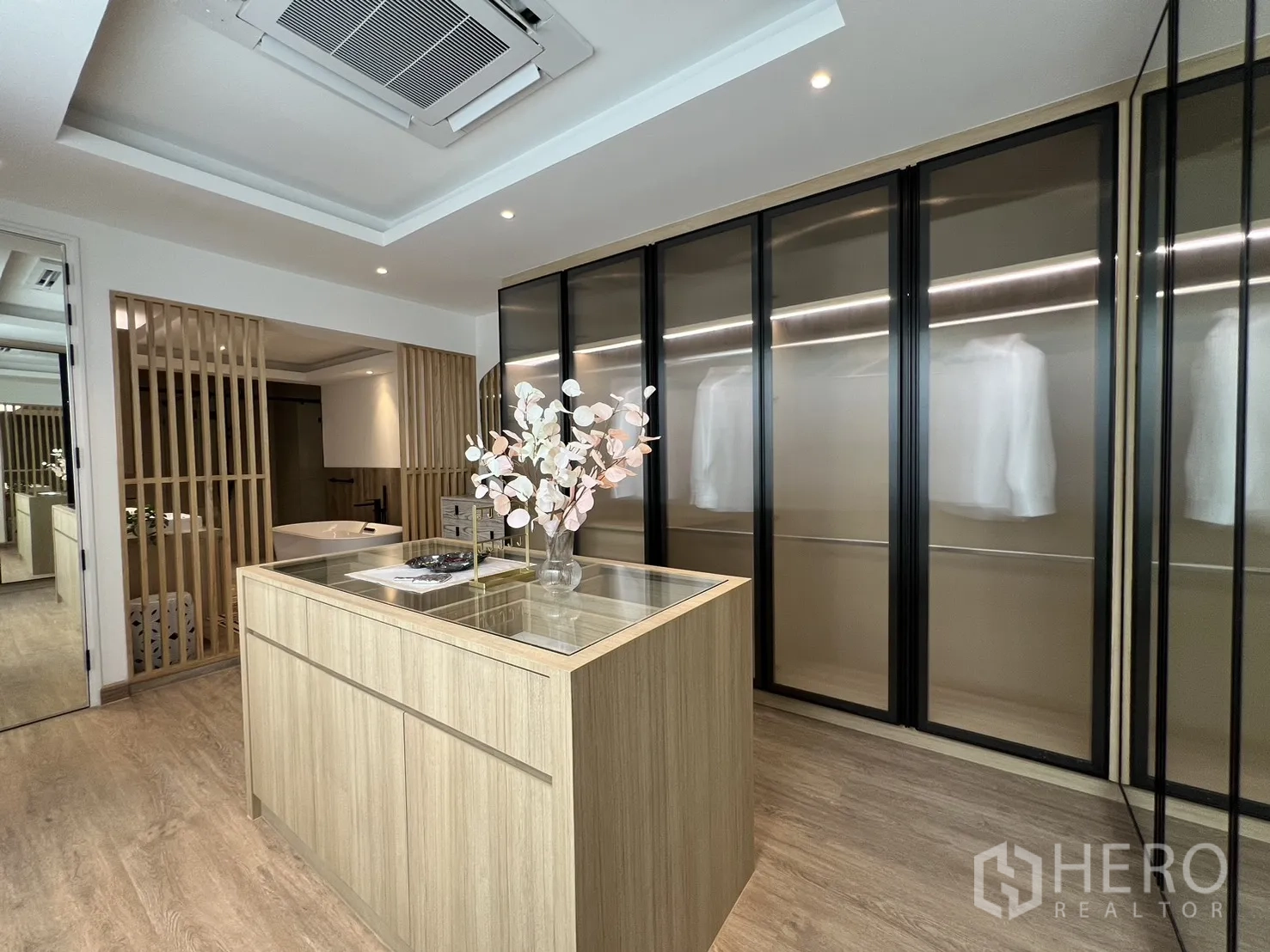 Townhouse for sale in Watthana, Bangkok - Closet area with full-height curtains and natural light by the bedroom.