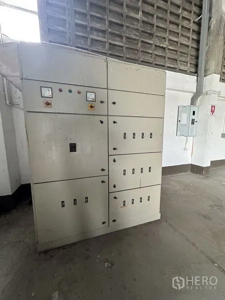 Factory for rent in Bang Sao Thong, Samut Prakan - Electrical control and power distribution cabinet inside the factory.
