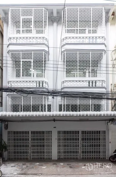 Home Office for sale in Bang Kho Laem, Bangkok - Multi-storey white home office facade with gated parking and grilled windows in Bang Kho Laem.