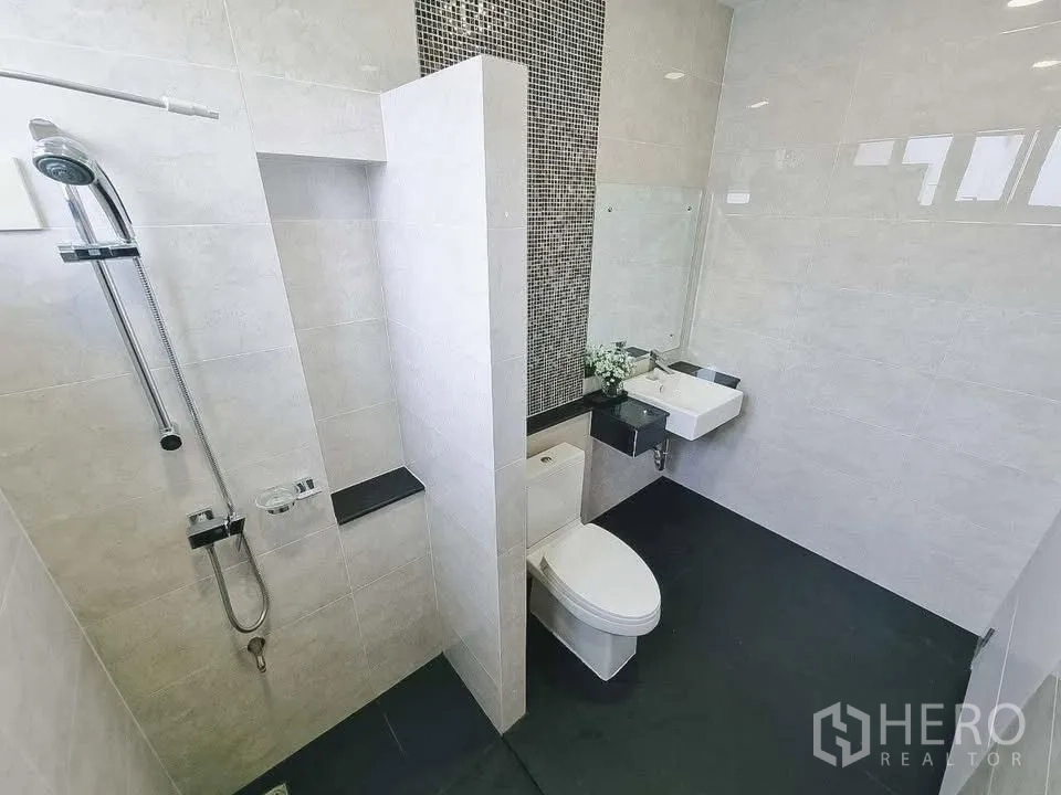Property Image #21 for property HRE01206