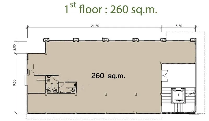 零售空间 出租在Khlong Toei, Bangkok - 零售空间一层平面图，260㎡开放式布局，含卫生间与楼梯。