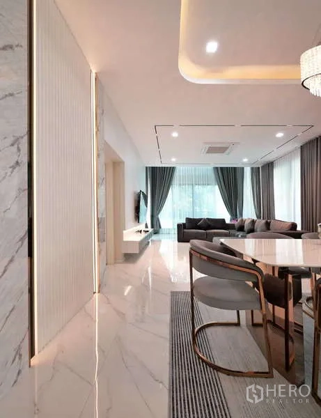 Detached House for rent or sale in Thanyaburi, Pathum Thani - Open-plan living and dining area with glossy floors, recessed lighting and large windows.