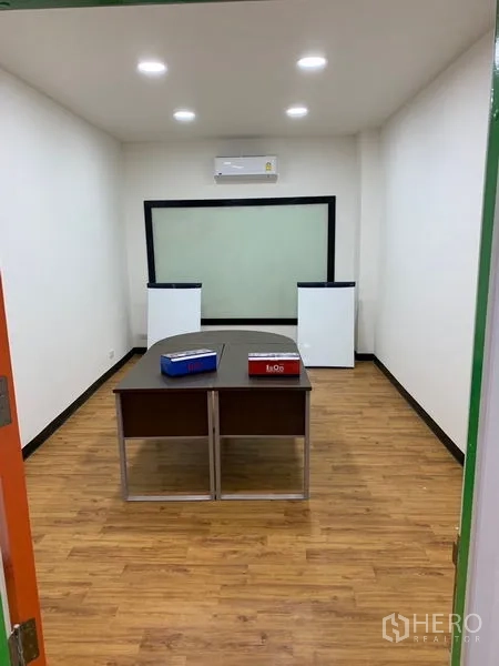 Office Space for rent in Khlong Toei, Bangkok - Compact office room with desk, whiteboards and a frosted interior window.
