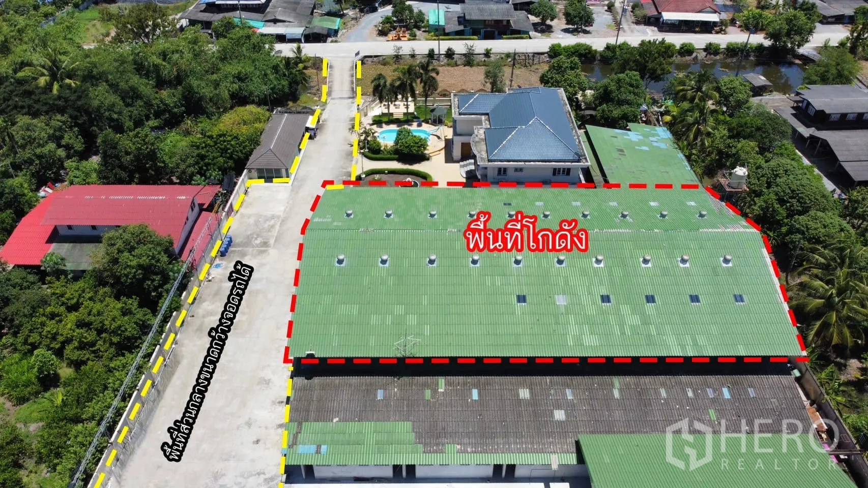 Warehouse for rent in Sai Noi, Nonthaburi - Oblique drone view of the warehouse complex with driveway access and surrounding greenery.