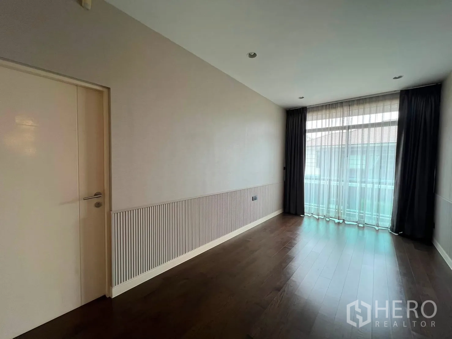 Property Image #11 for property HRE00912