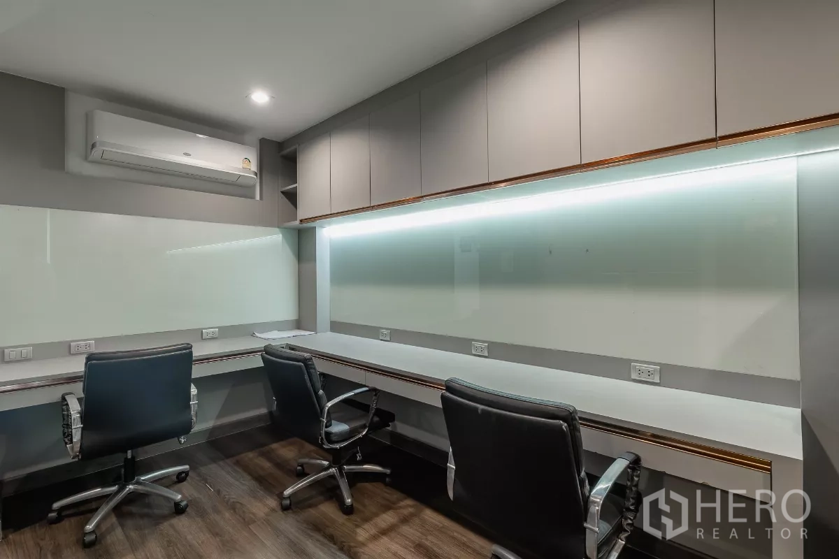 Home Office for sale in Don Mueang, Bangkok - Quiet workroom with built-in cabinets, long counter desk and three task chairs.