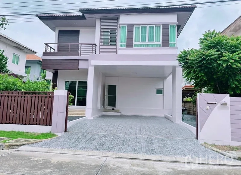 Detached House for rent in Prawet, Bangkok - Modern two-storey detached house with covered carport and balcony in Prawet, Bangkok.