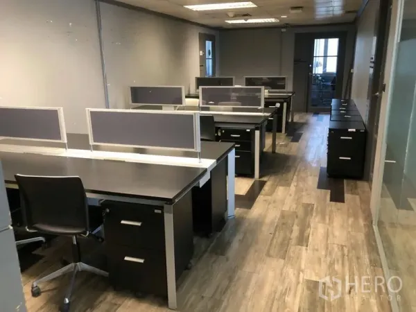 Office Space for rent in Khlong Toei, Bangkok - Modern open workspace with partitioned desks, rolling drawers and vinyl wood flooring.